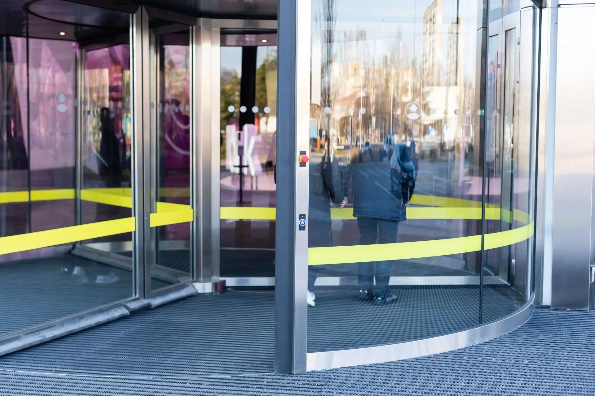 Shop Front Fitting Services Warwickshire,Nuneaton and Rugby