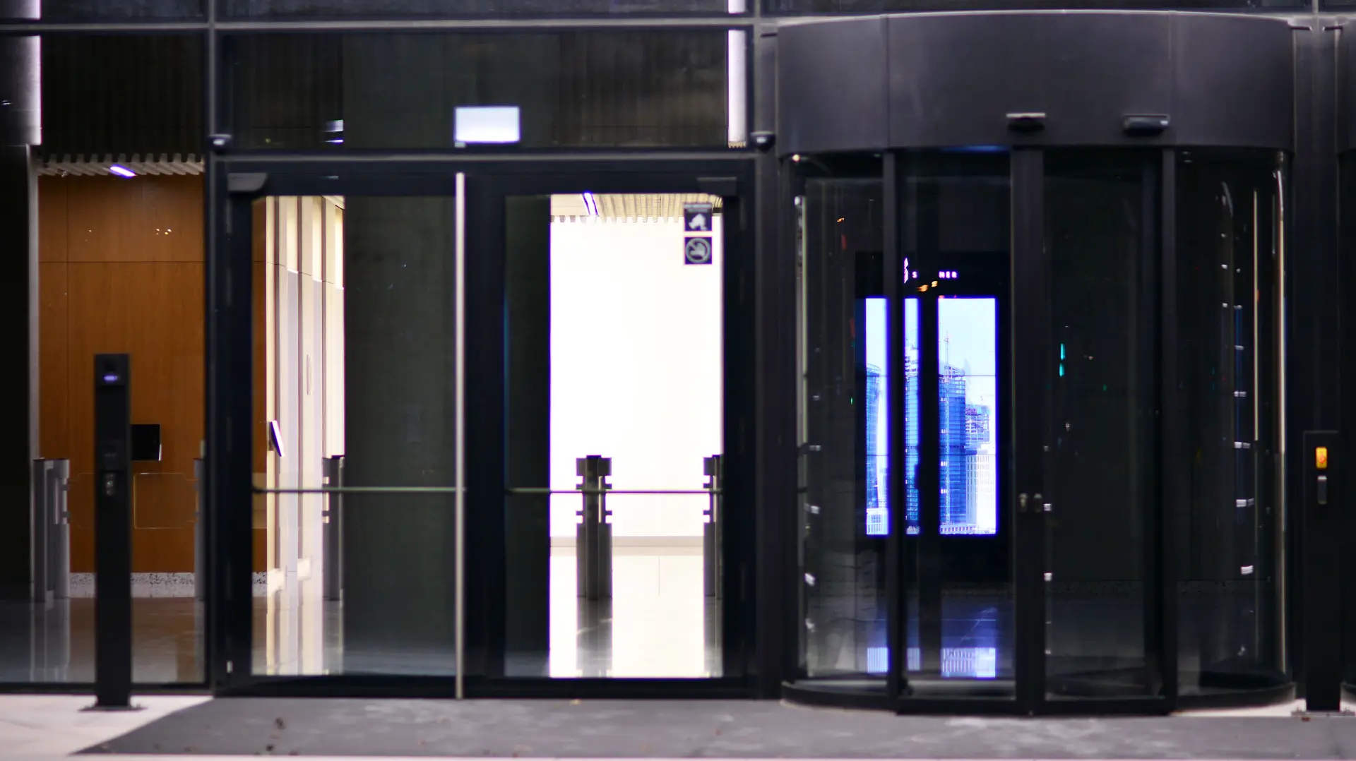 Commercial Shop Door Repairs Warwickshire,Nuneaton and Rugby